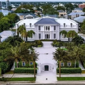 Artistic representation for Alvin Kamara Lists New Orleans , LA Mansion for Sale See Pics Here